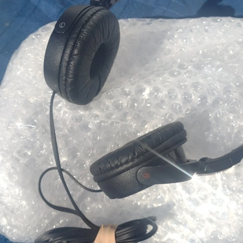 Sony 1-7-1Black Wired Headphones NWOT